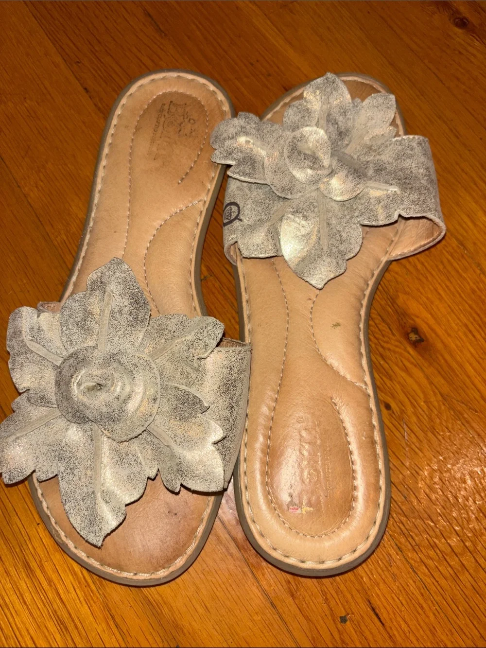 Born Gold Metallic Flower Slide Sandals - Leather Sz 6